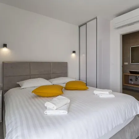 Melia Vila